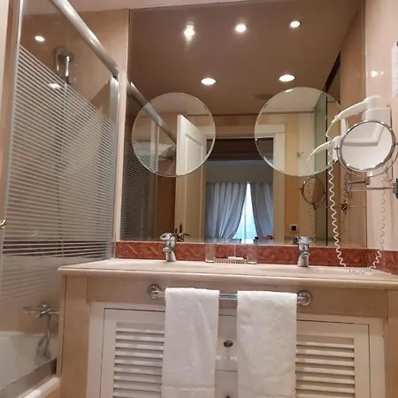 Guadalpin Boutique * מארבלה